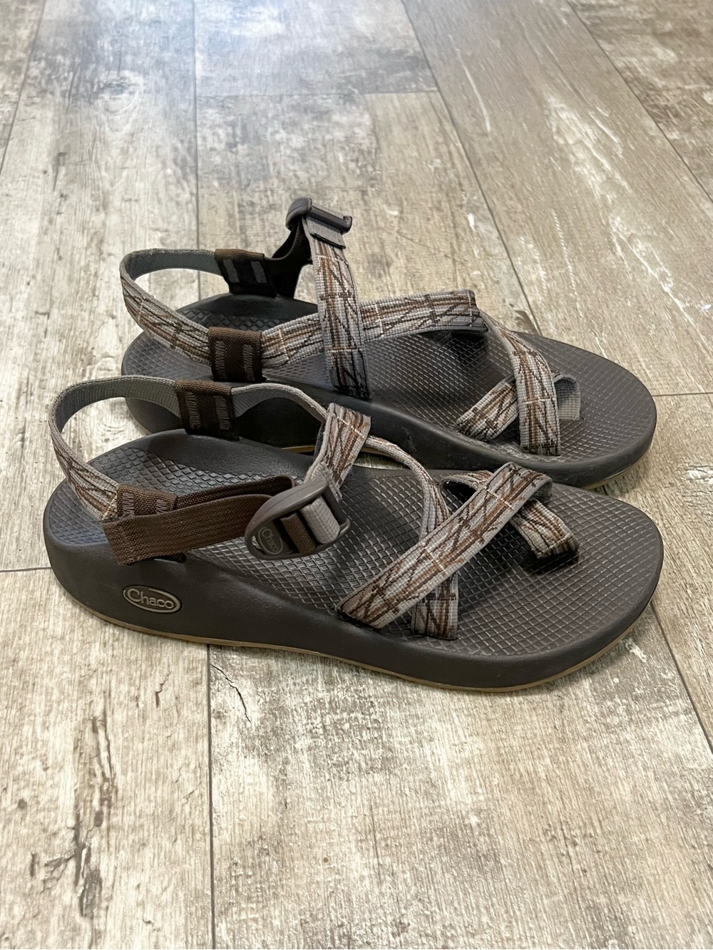 CHACO Z/2 Classic Hiking Sandals Adjustable Strap Toe Loop Mens 9 Brown Outdoor